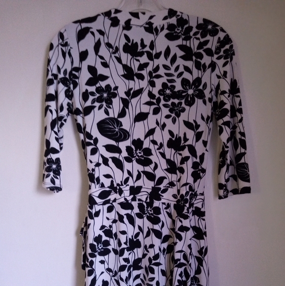 Bisou Bisou Michelle Bohbot black & white floral wrap midi dress size 4 NWOT - Picture 5 of 8
